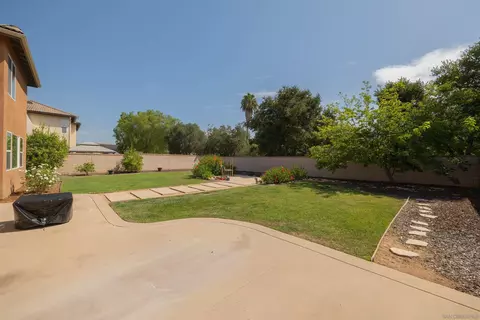 Exterior - 563 Crystal Downs Gln, Escondido, CA 92026 photo 4 of 4