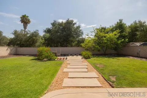 Exterior - 563 Crystal Downs Gln, Escondido, CA 92026 photo 3 of 4