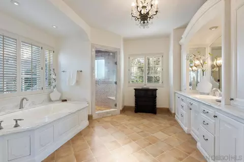 Bath - 1205 Muirlands Dr, La Jolla, CA 92037 photo 1 of 4