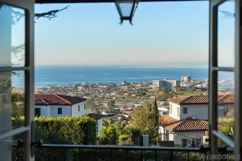 View/Area - 1205 Muirlands Dr, La Jolla, CA 92037 photo 6 of 7