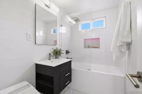 Bath - 3932 9th Ave #5, San Diego, CA 92103 photo 2 of 3