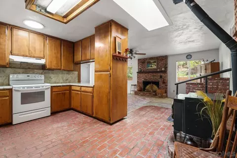Kitchen - 2906 Lakeview Dr, Julian, CA 92036 photo 1 of 4