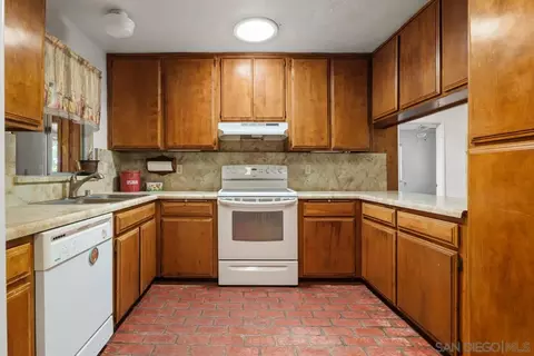 Kitchen - 2906 Lakeview Dr, Julian, CA 92036 photo 4 of 4