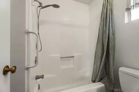 Bath - 2906 Lakeview Dr, Julian, CA 92036 photo 3 of 3