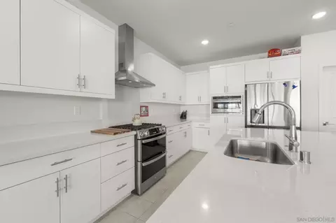 Kitchen - 35617 Blue Bretton Dr, Fallbrook, CA 92028 photo 4 of 6