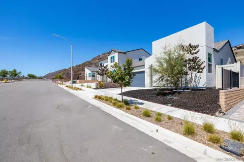 Exterior - 35617 Blue Bretton Dr, Fallbrook, CA 92028 photo 5 of 10