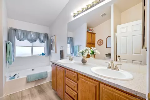 Bath - 15935 Spring Oaks Rd #30, El Cajon, CA 92021 photo 2 of 2