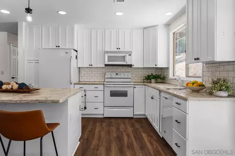 Kitchen - 3004 Pine Crst, Julian, CA 92036 photo 6 of 6