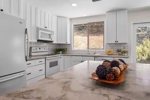 Kitchen - 3004 Pine Crst, Julian, CA 92036 photo 4 of 6
