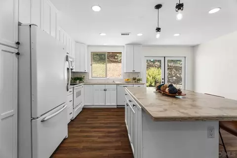 Kitchen - 3004 Pine Crst, Julian, CA 92036 photo 3 of 6