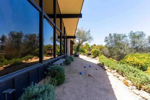 Exterior - 111 Morro Hills Rd, Fallbrook, CA 92028 photo 3 of 9
