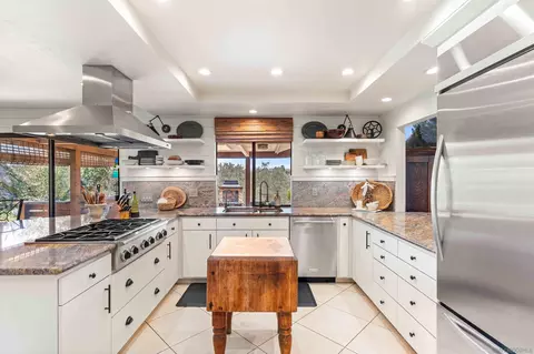 Kitchen - 111 Morro Hills Rd, Fallbrook, CA 92028 photo 3 of 4