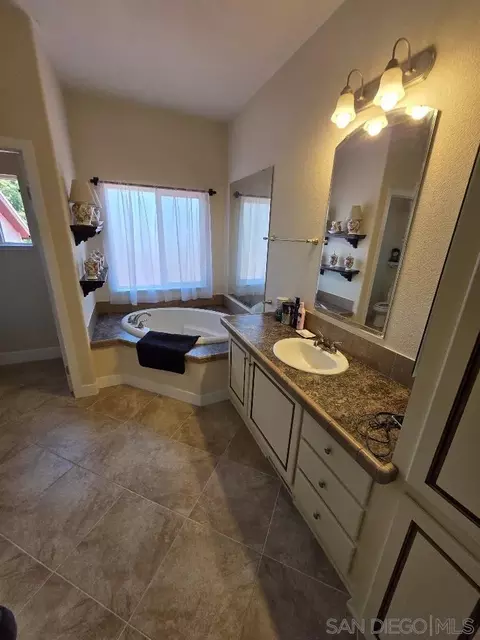 Bath - 3909 Reche Rd #179, Fallbrook, CA 92028 photo 1 of 4