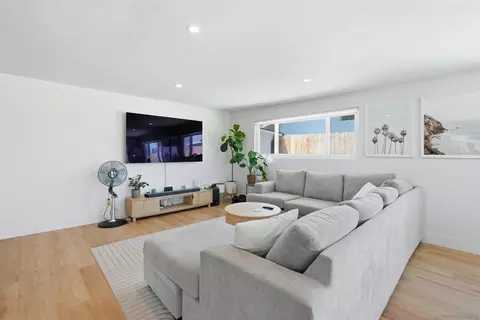 Living - 168 Manton Way, Vista, CA 92084 photo 3 of 4