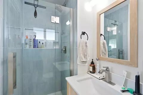 Bath - 168 Manton Way, Vista, CA 92084 photo 1 of 3
