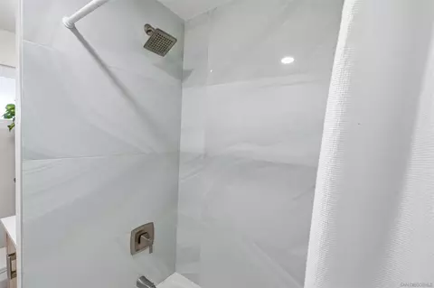 Bath - 168 Manton Way, Vista, CA 92084 photo 3 of 3