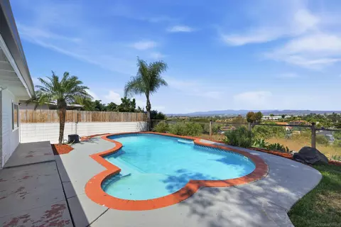 Exterior - 168 Manton Way, Vista, CA 92084 photo 7 of 20
