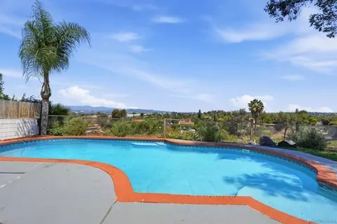 Exterior - 168 Manton Way, Vista, CA 92084 photo 9 of 20