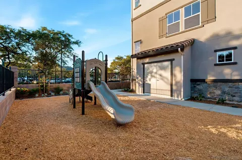 Exterior - 404 Zoey Ln, Encinitas, CA 92024 photo 5 of 6