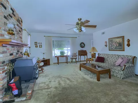 Living - 6345 Primrose, La Mesa, CA 91942 photo 3 of 5