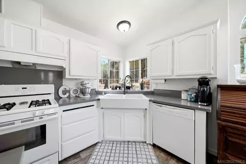 Kitchen - 20855 Cinnamon Dr, Jamul, CA 91935 photo 4 of 6