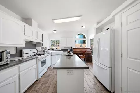 Kitchen - 20855 Cinnamon Dr, Jamul, CA 91935 photo 2 of 6