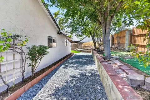 Exterior - 520 La Barca St, Spring Valley, CA 91977 photo 9 of 11