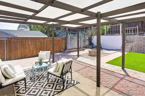 Exterior - 520 La Barca St, Spring Valley, CA 91977 photo 6 of 11