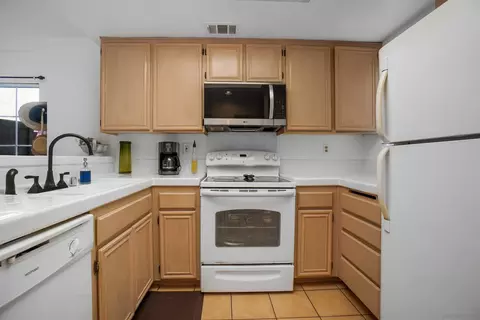 Kitchen - 8966 Arlingdale Way, Spring Valley, CA 91977 photo 2 of 4