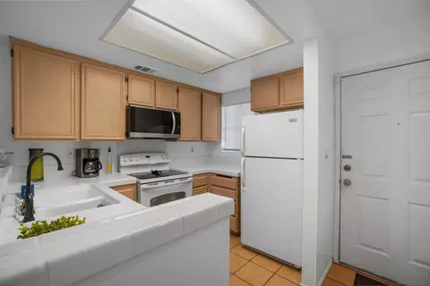 Kitchen - 8966 Arlingdale Way, Spring Valley, CA 91977 photo 3 of 4