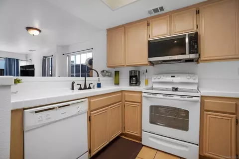 Kitchen - 8966 Arlingdale Way, Spring Valley, CA 91977 photo 1 of 4