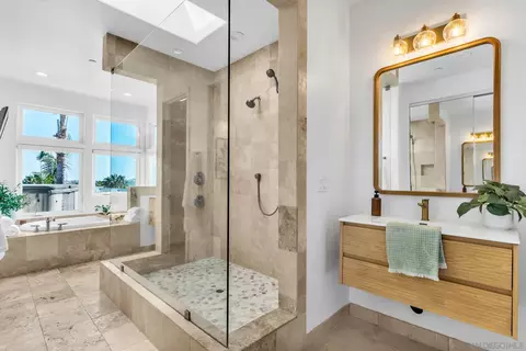 Bath - 1809 Ivy, Oceanside, CA 92054 photo 2 of 7