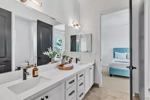 Bath - 1809 Ivy, Oceanside, CA 92054 photo 6 of 7