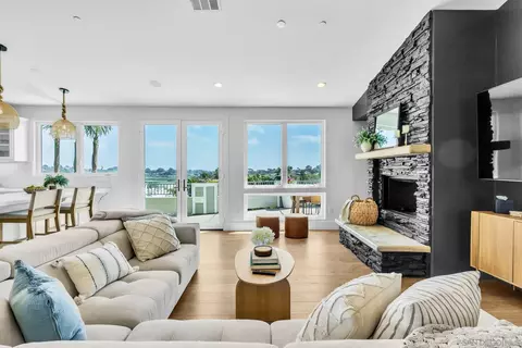 Living - 1809 Ivy, Oceanside, CA 92054 photo 2 of 7