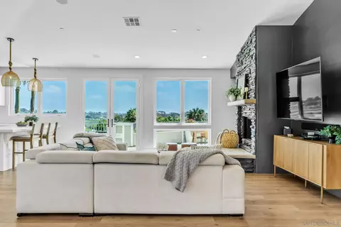 Living - 1809 Ivy, Oceanside, CA 92054 photo 1 of 7