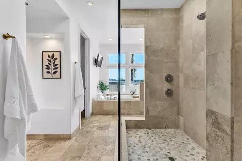 Bath - 1809 Ivy, Oceanside, CA 92054 photo 3 of 7