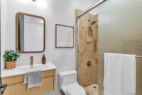 Bath - 1809 Ivy, Oceanside, CA 92054 photo 5 of 7