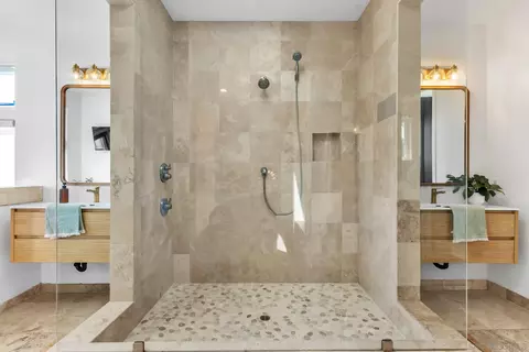 Bath - 1809 Ivy, Oceanside, CA 92054 photo 1 of 7