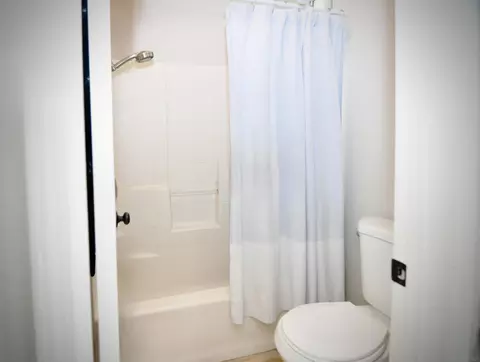 Bath - 5005 Caspian, Oceanside, CA 92057 photo 8 of 8