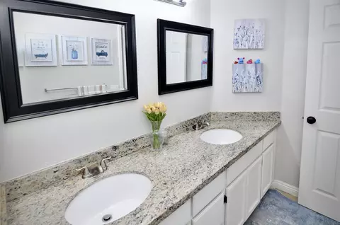 Bath - 5005 Caspian, Oceanside, CA 92057 photo 4 of 8