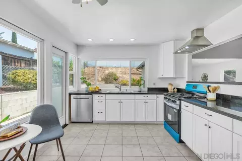 Kitchen - 10313 Amada, Santee, CA 92071 photo 4 of 5