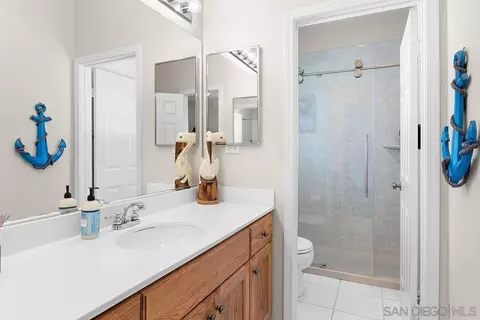 Bath - 2340 Douglaston Gln, Escondido, CA 92026 photo 4 of 6