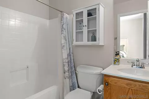 Bath - 2340 Douglaston Gln, Escondido, CA 92026 photo 3 of 6