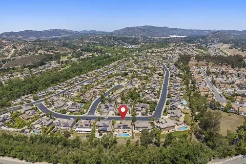 View/Area - 2340 Douglaston Gln, Escondido, CA 92026 photo 3 of 5