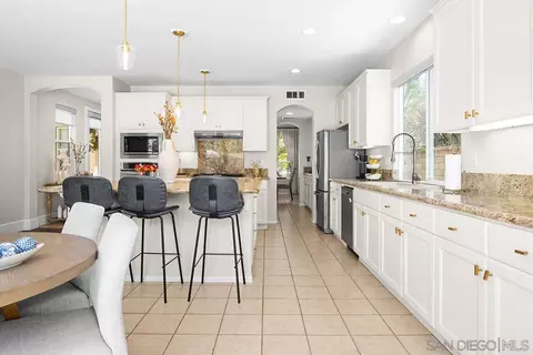 Kitchen - 2340 Douglaston Gln, Escondido, CA 92026 photo 5 of 5