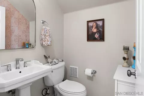 Bath - 2340 Douglaston Gln, Escondido, CA 92026 photo 5 of 6