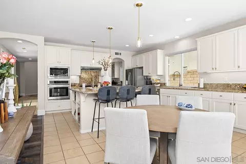 Kitchen - 2340 Douglaston Gln, Escondido, CA 92026 photo 4 of 5