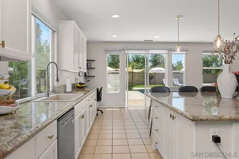 Kitchen - 2340 Douglaston Gln, Escondido, CA 92026 photo 3 of 5