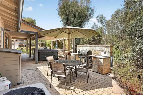 Exterior - 4515 Baja Mission Rd, Fallbrook, CA 92028 photo 7 of 19