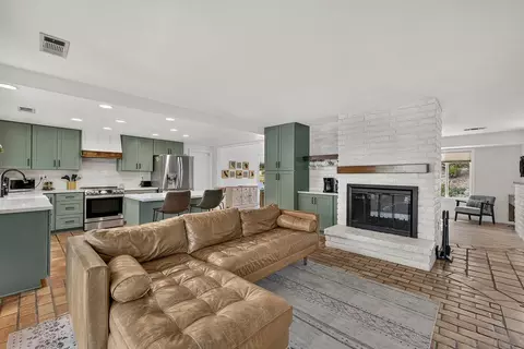 Living - 4515 Baja Mission Rd, Fallbrook, CA 92028 photo 4 of 4